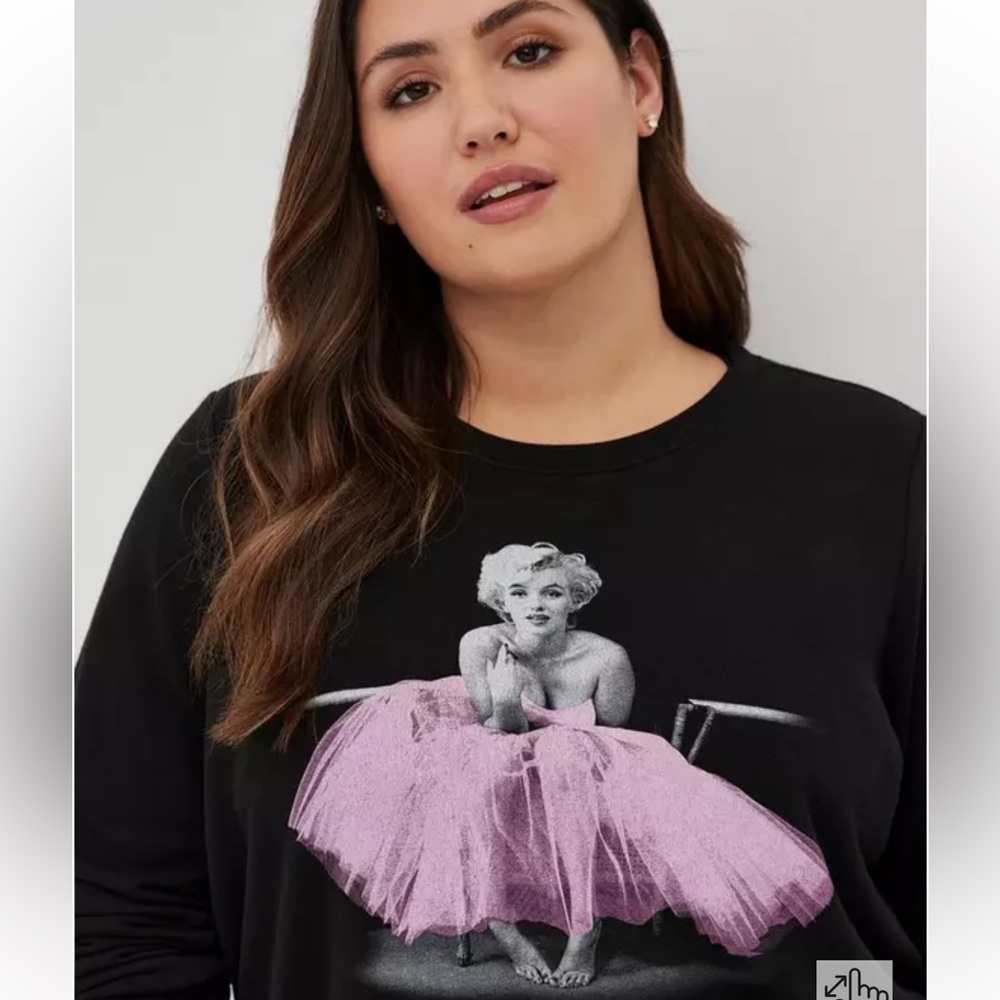 NWT Torrid Crew Sweatshirt - Cozy Fleece Marilyn Monroe Black